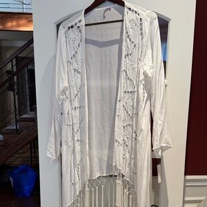 Chic White Embroidered Kimono